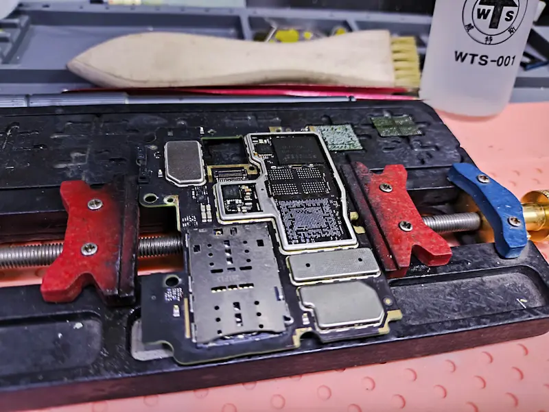 Reparación de placa de celular a nivel micro-soldadura en Tonalá